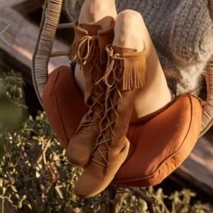 Minnetonka Tan Lace Up Boots
